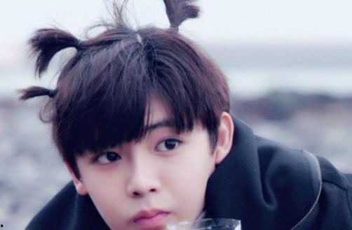 侯明昊爆料女朋友视频,甜蜜瞬间引网友热议  第2张